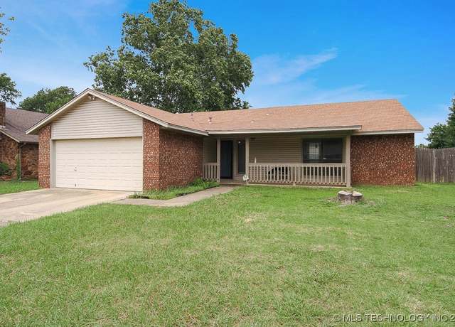Property at 10707 E 98th St N, Owasso, OK 74055, 3 beds, 2 baths