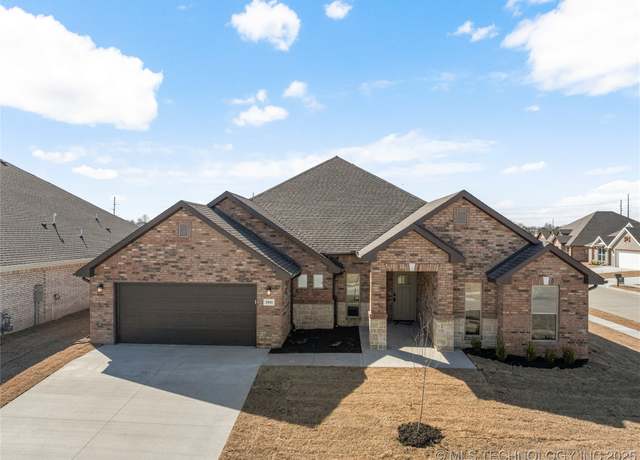 Property at 2801 E Northampton St, Broken Arrow, OK 74014, 4 beds, 3 baths
