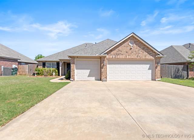 Property at 13005 E 112th St N, Owasso, OK 74055, 3 beds, 2 baths