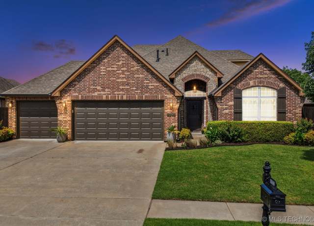 Property at 9508 N 96th East Pl, Owasso, OK 74055, 4 beds, 3 baths
