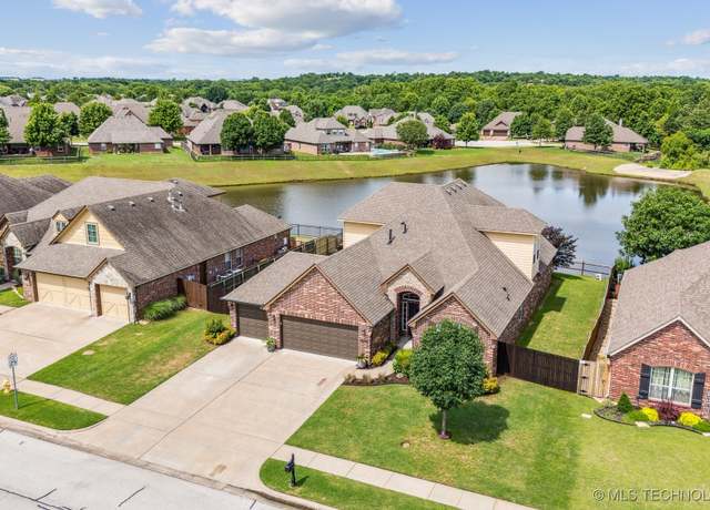 Property at 9508 N 96th East Pl, Owasso, OK 74055, 4 beds, 3 baths