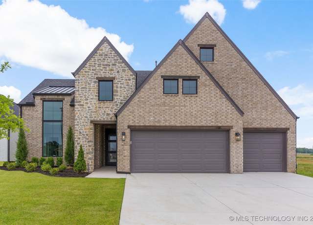 Property at 2501 E 134th Cir, Bixby, OK 74008, 4 beds, 3.5 baths