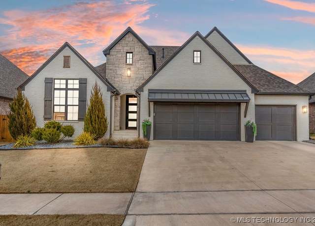 Property at 6301 N 24th St, Broken Arrow, OK 74014, 3 beds, 2.5 baths