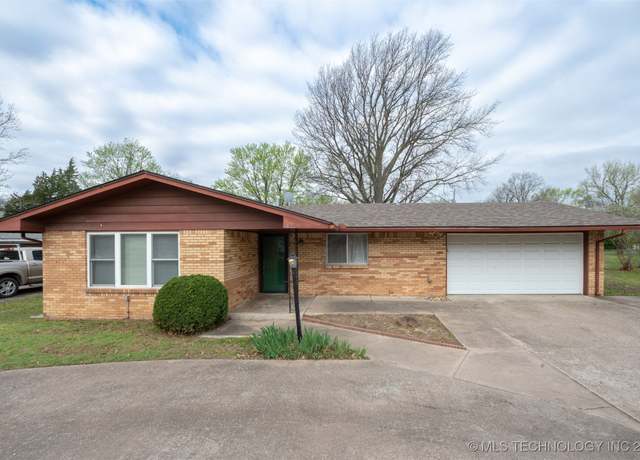 Property at 1425 S Madison Blvd, Bartlesville, OK 74006, 3 beds, 2 baths