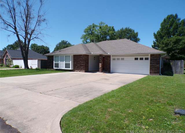 Property at 308 Roosevelt Ave, Wagoner, OK 74467, 3 beds, 2 baths
