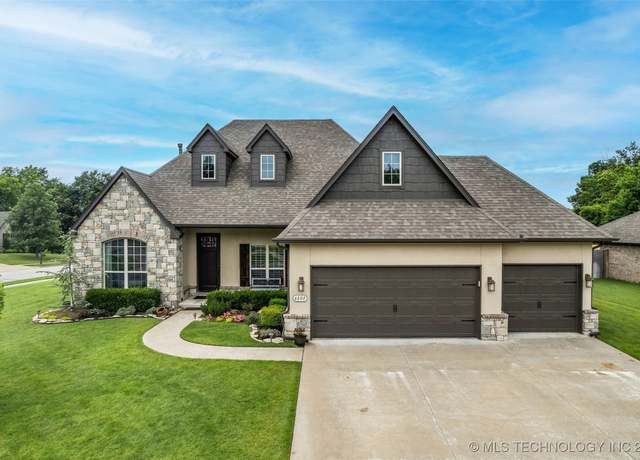 Property at 6808 S Chestnut Ave, Broken Arrow, OK 74011, 4 beds, 3 baths