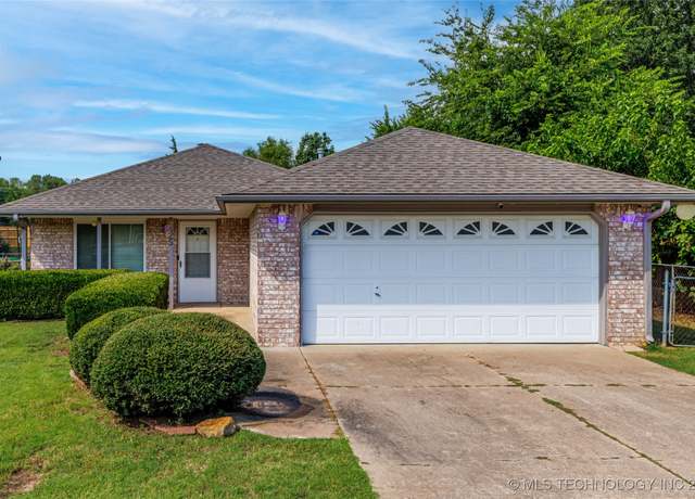Property at 9425 E Sprucewood Dr, Claremore, OK 74019, 2 beds, 1 bath