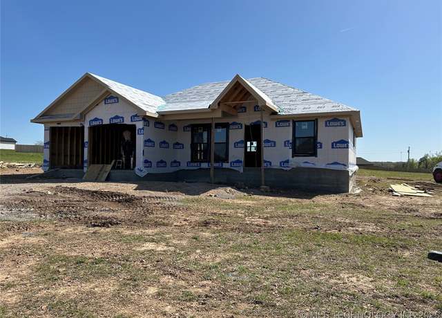 Property at 2061 N Everly Dr, Tahlequah, OK 74464, 3 beds, 3.5 baths