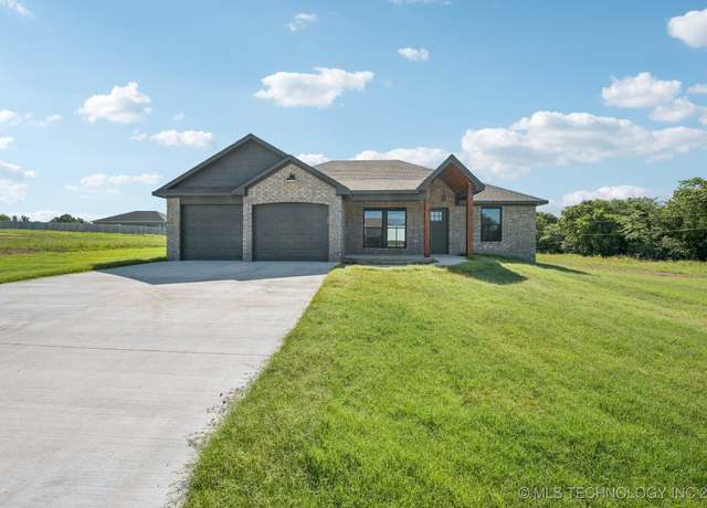 Property at 2061 N Everly Dr, Tahlequah, OK 74464, 3 beds, 3.5 baths