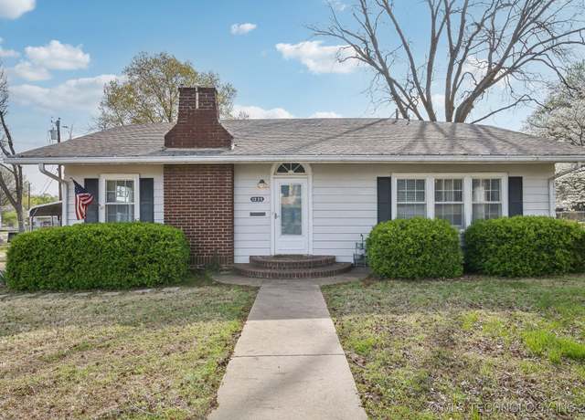 Property at 1225 S Delaware Ave, Okmulgee, OK 74447, 3 beds, 2 baths