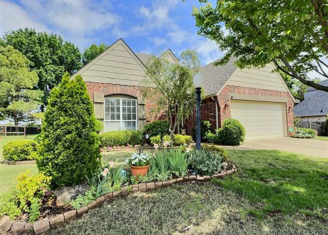 Property at 9303 N 105th Ave E, Owasso, OK 74055, 3 beds, 2 baths