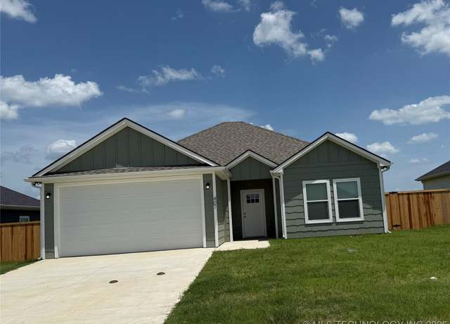Property at 407 Worth Ave, Durant, OK 74701, 3 beds, 2 baths