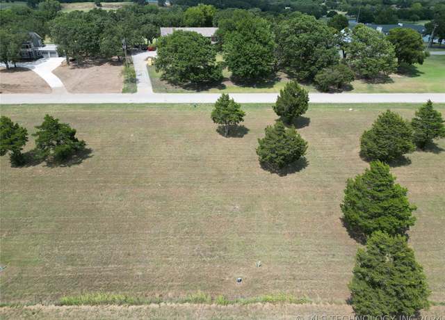 Property at 528 Country Club Rd, Ardmore, OK 73401