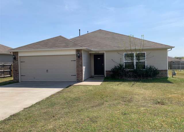 Property at 10212 E Larry St, Claremore, OK 74019, 3 beds, 2 baths