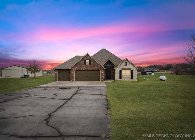 Property at 10951 E 176th St N, Collinsville, OK 74021, 3 beds, 2.5 baths