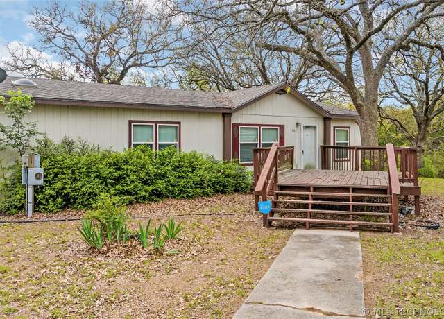 Property at 502 SE Anderson St, Ardmore, OK 73401, 3 beds, 2 baths