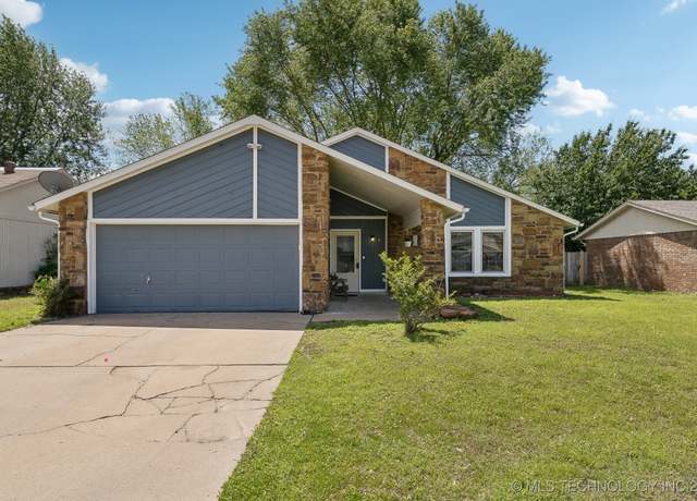 Property at 1274 E 140th St, Glenpool, OK 74033, 3 beds, 2 baths