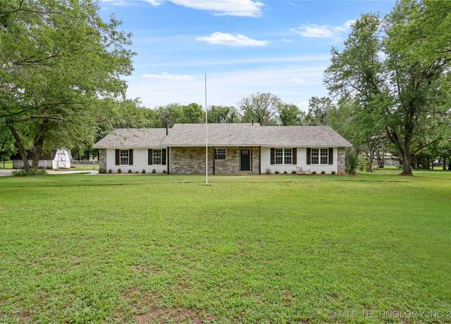 Property at 10062 E Northshire St, Claremore, OK 74017, 3 beds, 2 baths