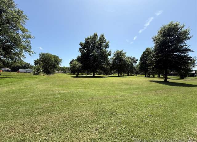 Property at 500 W Hickory St, Stilwell, OK 74960