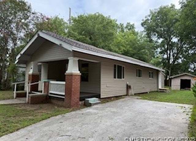 Property at 114 8th NW, Ardmore, OK 73401, 4 beds, 2 baths