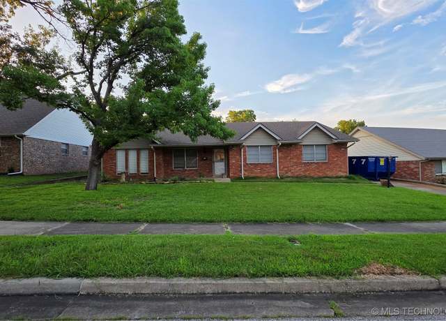 Property at 7525 E 53rd Pl, Tulsa, OK 74145, 3 beds, 2.5 baths