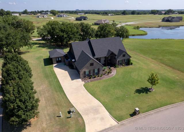 Property at 17 Tabernacle Dr, Calera, OK 74730, 4 beds, 2.5 baths
