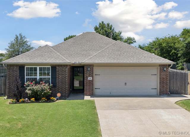 Property at 9246 N 143rd East Ave, Owasso, OK 74055, 3 beds, 2 baths