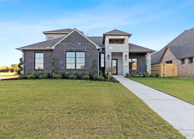 Property at 922 148th Pl, Glenpool, OK 74033, 4 beds, 3.5 baths
