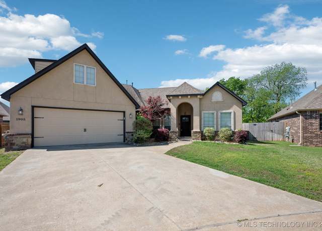 Property at 1905 W Canton Ct, Broken Arrow, OK 74012, 3 beds, 2 baths