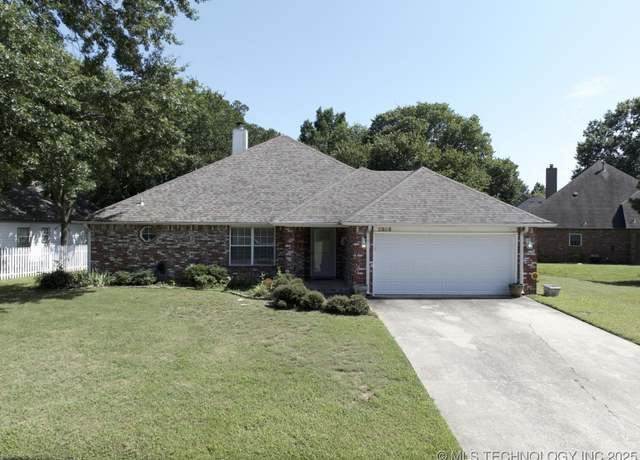 Property at 2305 W Twin Oaks St, Broken Arrow, OK 74011, 3 beds, 2 baths