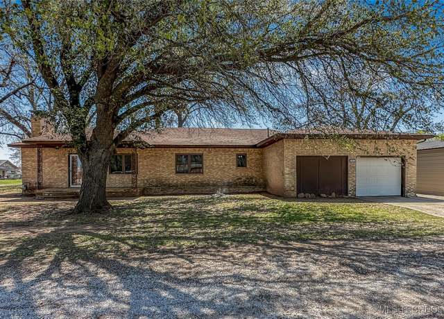 Property at 507 Chickasaw Ave, Terral, OK 73569, 4 beds, 3 baths