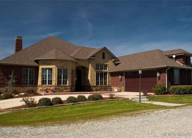 Property at 609 Lakeshore Dr, Durant, OK 74701, 3 beds, 2.5 baths
