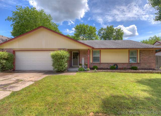 Property at 1001 W Waco St, Broken Arrow, OK 74011, 3 beds, 2 baths
