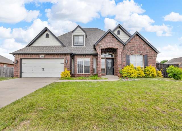 Property at 2615 S 16th Pl, Broken Arrow, OK 74012, 4 beds, 2.5 baths