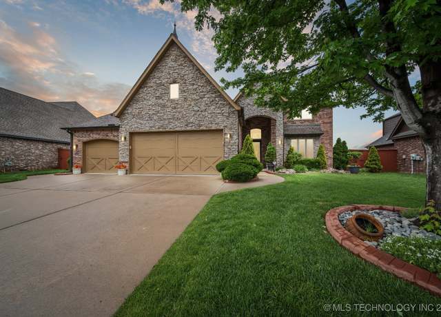 Property at 1200 W Ulysses St, Broken Arrow, OK 74012, 3 beds, 2.5 baths