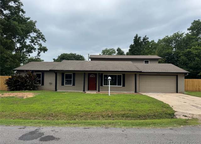 Property at 1704 Town And Country Rd, Sand Springs, OK 74063, 5 beds, 2.5 baths