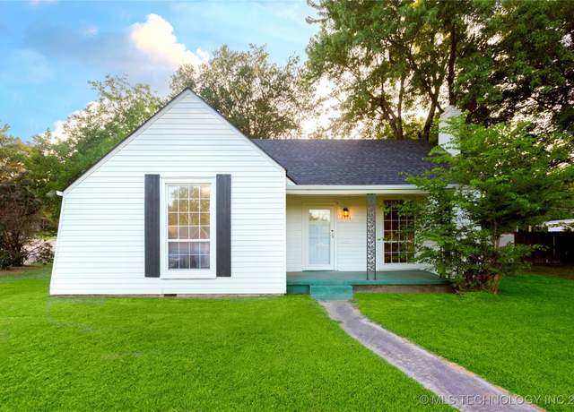 Property at 1211 S 9th St, Mcalester, OK 74501, 3 beds, 1 bath