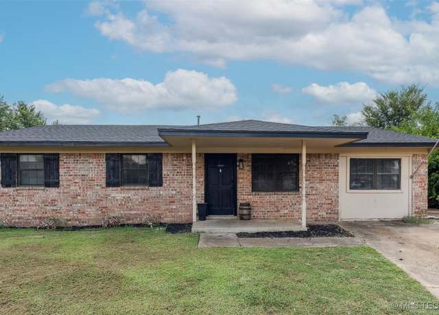 Property at 4822 Bermuda Cir, Sand Springs, OK 74063, 4 beds, 2 baths