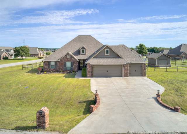 Property at 5909 E 139th St, Collinsville, OK 74021, 4 beds, 2 baths