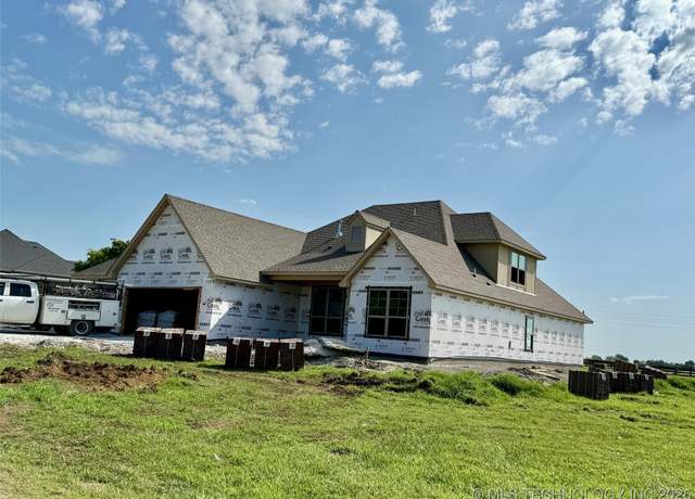 Property at 7 Oaklawn Dr, Ramona, OK 74061, 4 beds, 3 baths