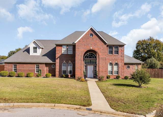 Property at 708 Franklin Ct, Ardmore, OK 73401, 5 beds, 3.5 baths