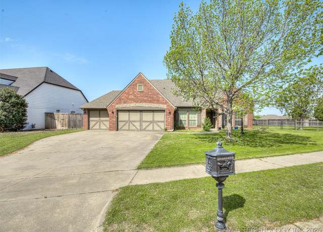 Property at 9302 N 98th EastCourt, Owasso, OK 74055, 5 beds, 3 baths