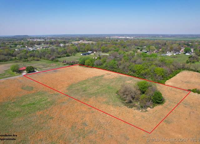 Property at 5 N 17th St W, Muskogee, OK 74401