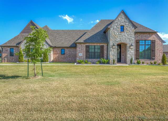 Property at 8309 E 106th Pl N, Owasso, OK 74055, 4 beds, 2.5 baths