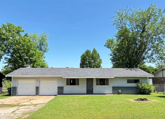 Property at 1107 SE 5th St, Wagoner, OK 74467, 4 beds, 2 baths