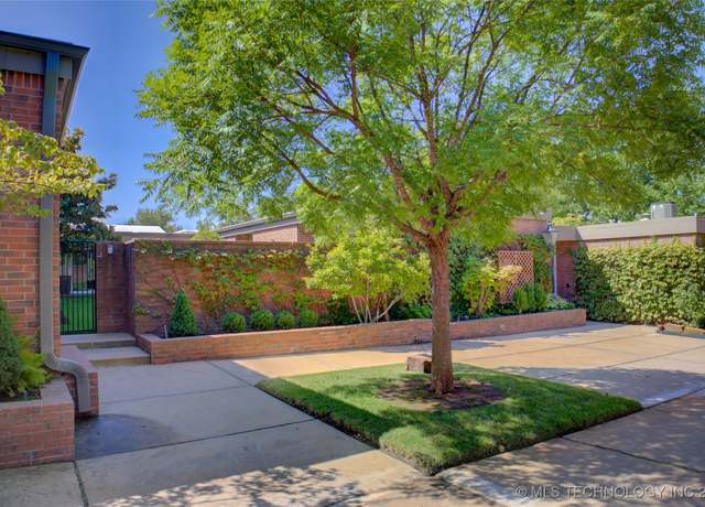 Property at 2427 E 72nd St Unit 5-C-2, Tulsa, OK 74136, 3 beds, 3.5 baths