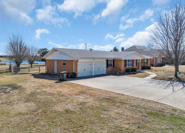 Property at 2005 Lakeview, Sulphur, OK 73086, 3 beds, 3 baths