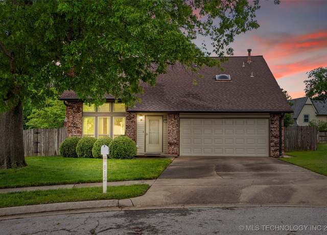 Property at 812 W Los Angeles St, Broken Arrow, OK 74011, 3 beds, 2.5 baths