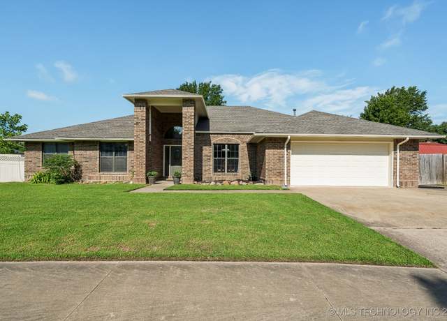 Property at 1728 Marietta St, Pryor, OK 74361, 4 beds, 2 baths