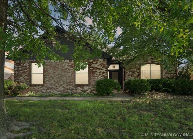 Property at 10901 E 95th St N, Owasso, OK 74055, 4 beds, 2 baths